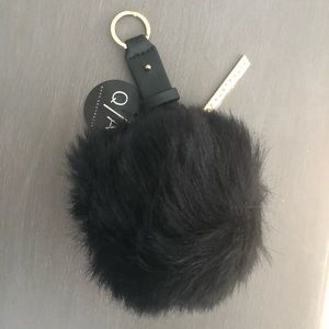 QUAY AUSTRALIA Kylie Pom Pom Keychain